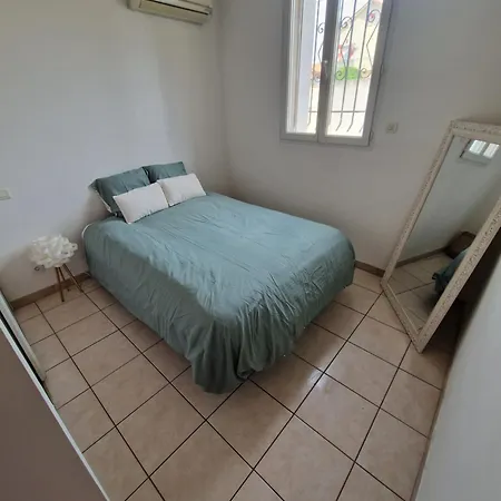 Avec Grand Jardin Et Jacuzzi Apartament
