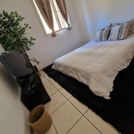 Avec Grand Jardin Et Jacuzzi Apartament